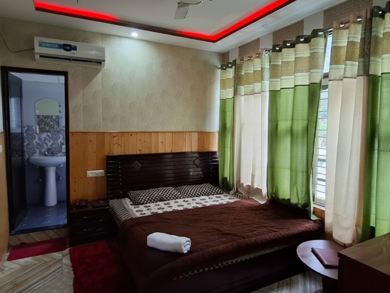 Semi-Deluxe Room